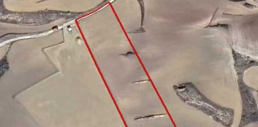 7328m² Land in Tseri, Cyprus No. 35775