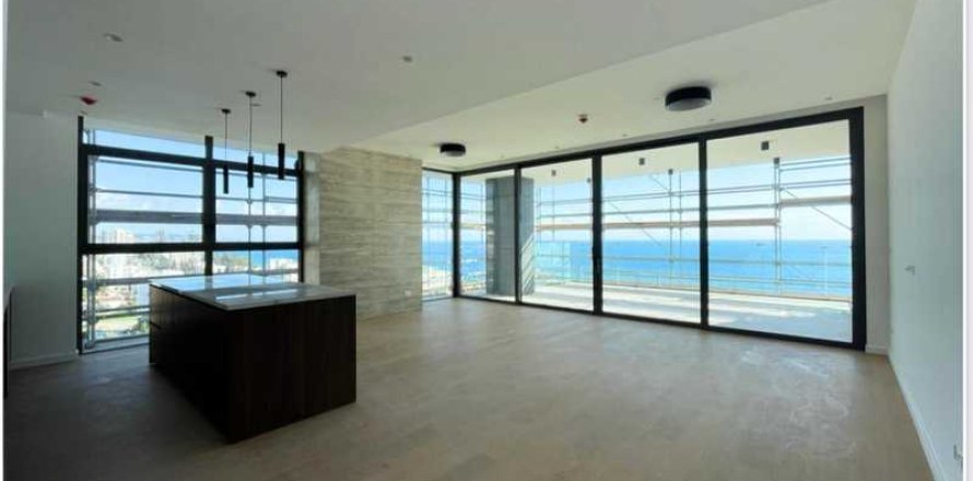 3 bedrooms Apartment in Germasogeia, Cyprus No. 80967