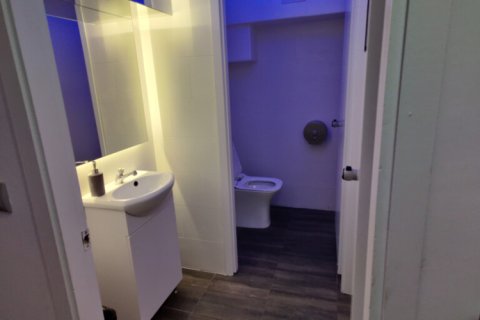 171m² Commercial property en Athens, Greece No. 56117 6