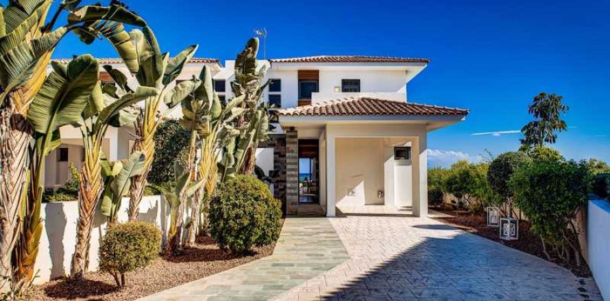 3 bedrooms House in Mazotos, Cyprus No. 101359