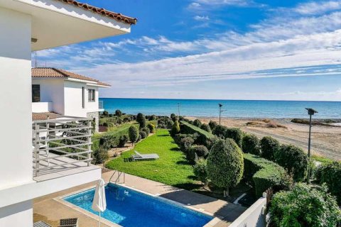 3 bedrooms House in Mazotos, Cyprus No. 101359 8