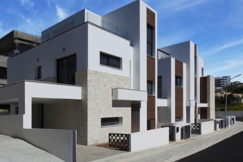 3 bedrooms Villa in Limassol, Cyprus No. 106180 1