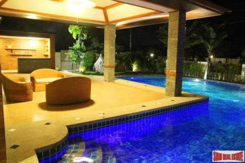 3 bedrooms Villa in Pattaya, Thailand No. 96500 2