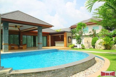 3 bedrooms Villa in Pattaya, Thailand No. 96500 1