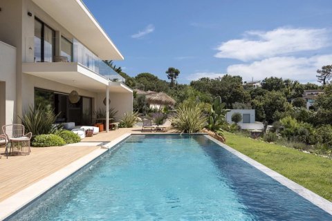 4 bedrooms Villa in Le Cannet, France No. 100271 2