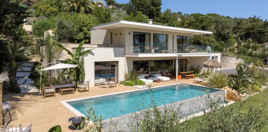 4 bedrooms Villa in Le Cannet, France No. 100271