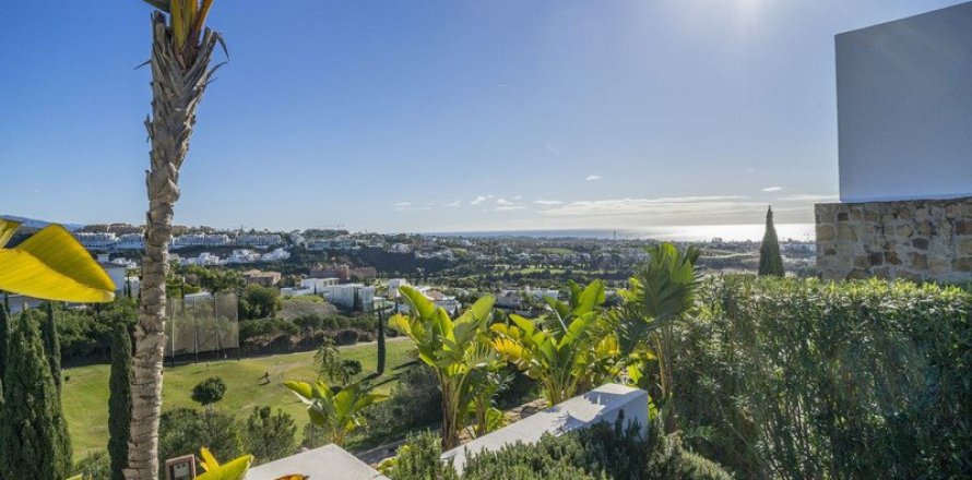 2 bedrooms Apartment in Estepona, Spain No. 92310