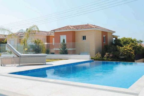 3 bedrooms House in Agios Tychonas, Cyprus No. 73041 7