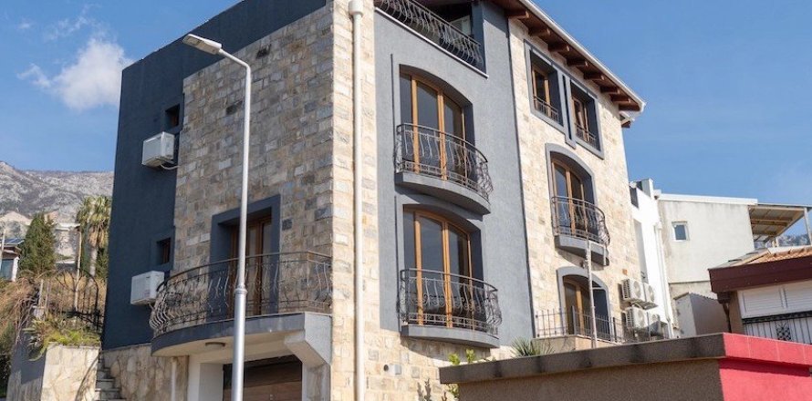 4 bedrooms House in Budva, Montenegro No. 104738