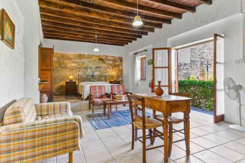 8 bedrooms Villa in Anogyra, Cyprus No. 29711 9