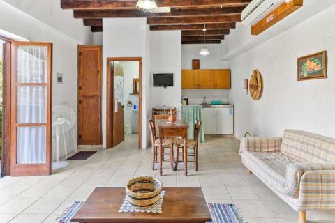 8 bedrooms Villa in Anogyra, Cyprus No. 29711 11