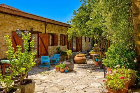 8 bedrooms Villa in Anogyra, Cyprus No. 29711 1