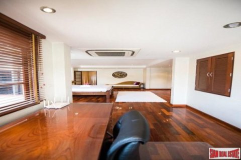 4 bedrooms Townhouse in Bangkok, Thailand No. 97028 18