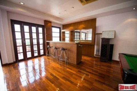 4 bedrooms Townhouse in Bangkok, Thailand No. 97028 27