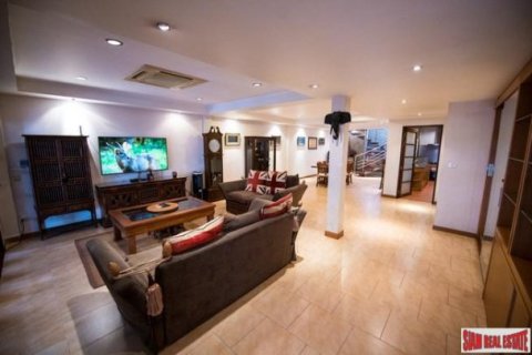 4 bedrooms Townhouse in Bangkok, Thailand No. 97028 7