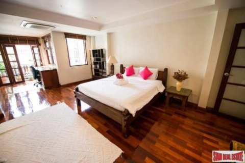 4 bedrooms Townhouse in Bangkok, Thailand No. 97028 13