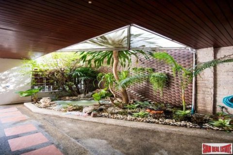 4 bedrooms Townhouse in Bangkok, Thailand No. 97028 6