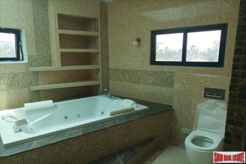 4 bedrooms Villa in Jomtien Beach, Thailand No. 97557 16