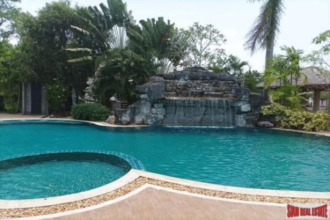 4 bedrooms Villa in Jomtien Beach, Thailand No. 97557 4