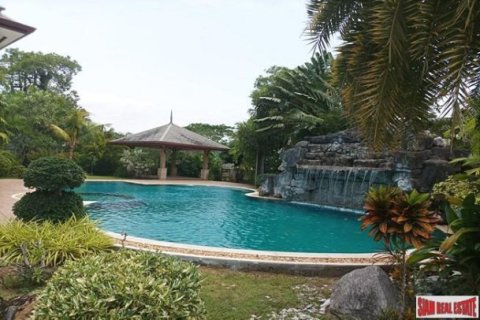 4 bedrooms Villa in Jomtien Beach, Thailand No. 97557 3