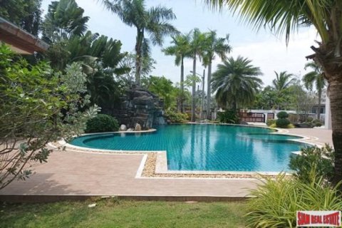 4 bedrooms Villa in Jomtien Beach, Thailand No. 97557 2