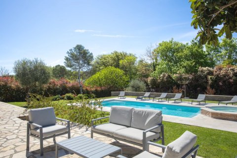 4 bedrooms Villa in Chateauneuf-Grasse, France No. 68748 3