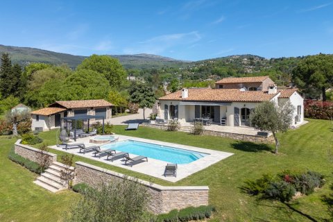 4 bedrooms Villa in Chateauneuf-Grasse, France No. 68748 1
