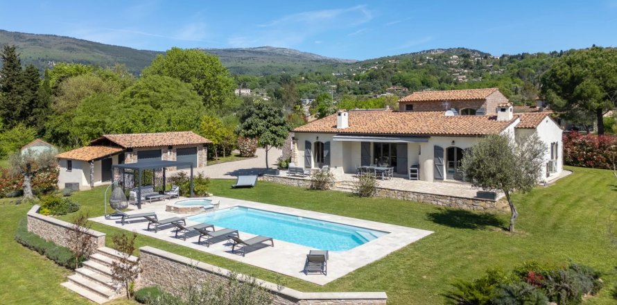 4 bedrooms Villa in Chateauneuf-Grasse, France No. 68748