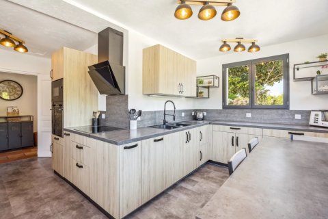 4 bedrooms Villa in Chateauneuf-Grasse, France No. 68748 6