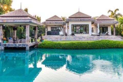 4 bedrooms Villa in Hua Hin, Thailand No. 95867 1