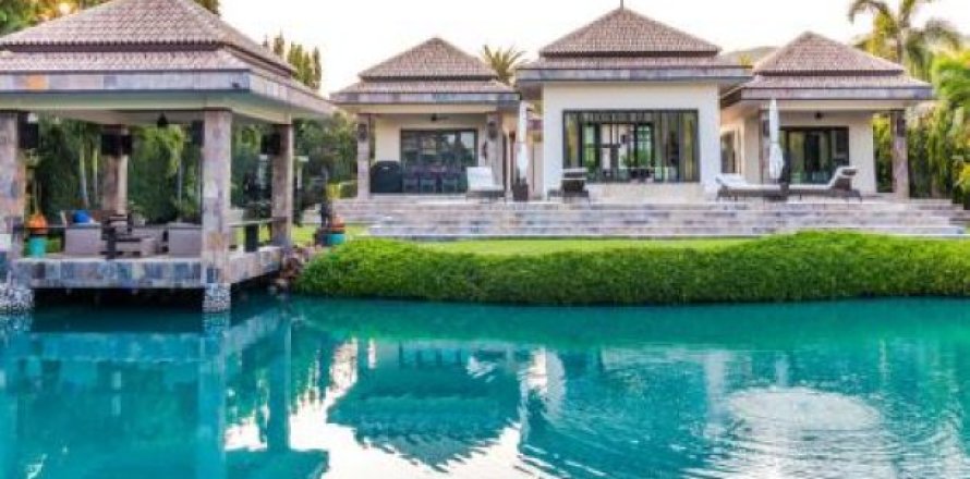 4 bedrooms Villa in Hua Hin, Thailand No. 95867