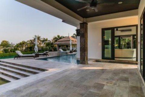 4 bedrooms Villa in Hua Hin, Thailand No. 95867 9