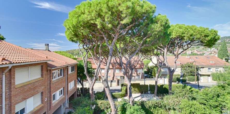 4 dormitorios Duplex en Tiana, Spain No. 112313