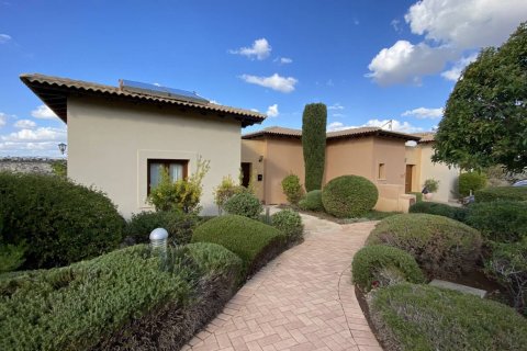 3 bedrooms House in Paphos, Cyprus No. 37221 4