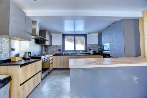 8 bedrooms House in Les Houches, France No. 99935 4