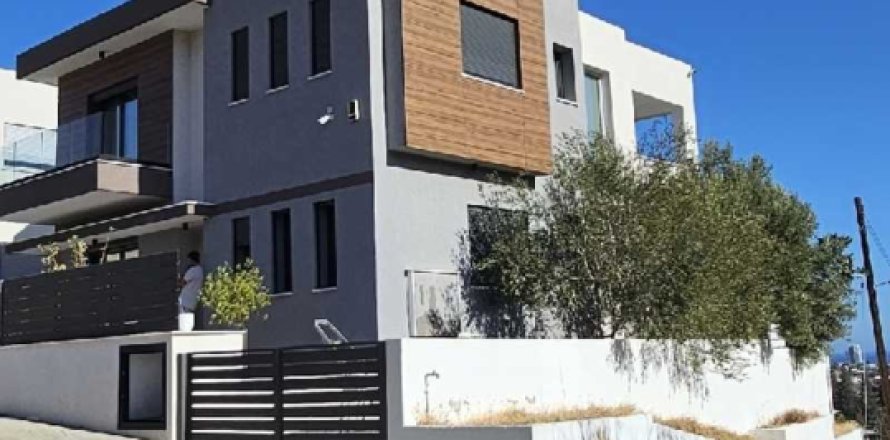 4 bedrooms House in Germasogeia, Cyprus No. 100693