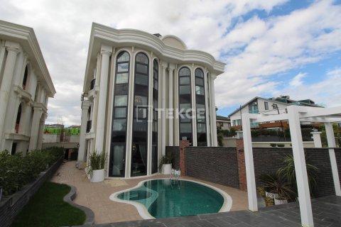 5 bedrooms Villa in Bueyuekcekmece, Turkey No. 11220