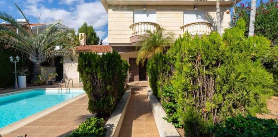 4 bedrooms House in Limassol, Cyprus No. 73919