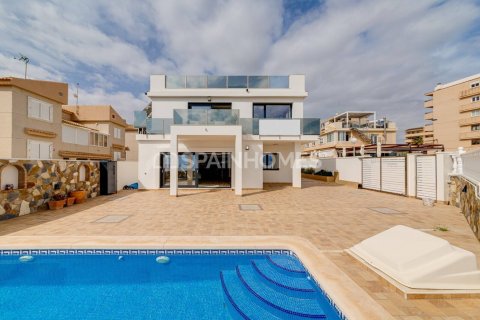 4 bedrooms Villa in Torrevieja, Spain No. 128272