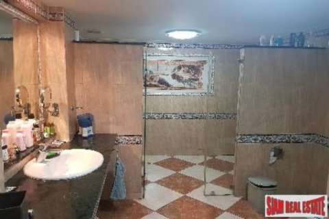 4 bedrooms Duplex in Bangkok, Thailand No. 95824 3