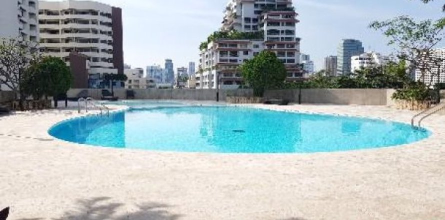 4 bedrooms Duplex in Bangkok, Thailand No. 95824