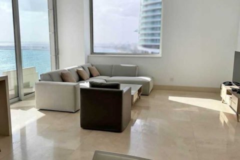 2 bedrooms Penthouse in Limassol, Cyprus No. 76044 1