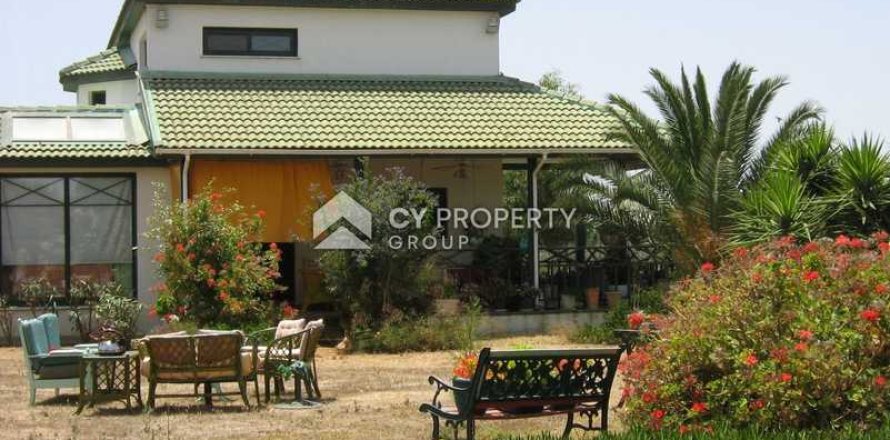 3 bedrooms House in Pervolia, Cyprus No. 71014