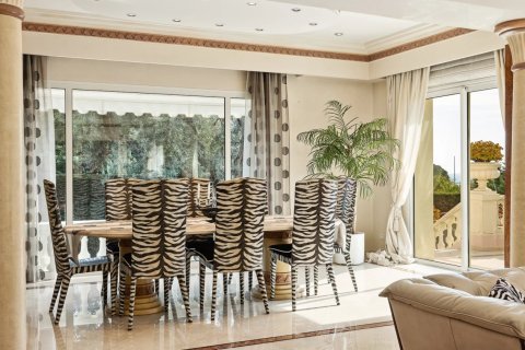 5 bedrooms Villa in Antibes, France No. 67959 9