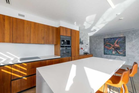 2 bedrooms Apartment in Limassol, Cyprus No. 78034 9