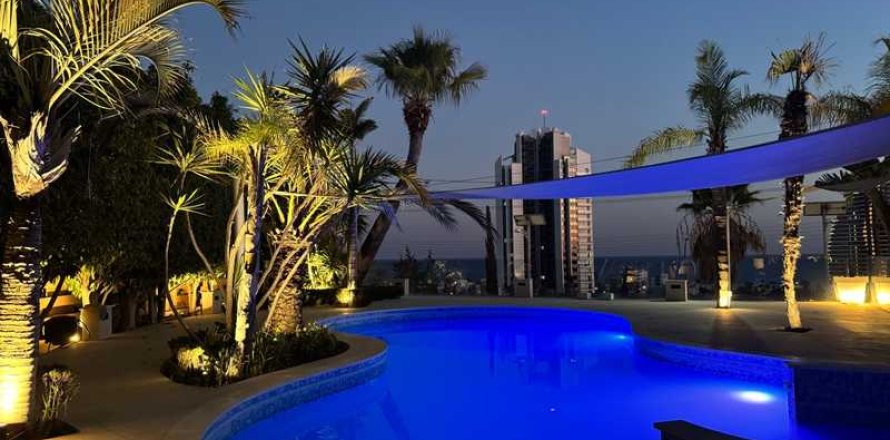 6 bedrooms Villa in Germasogeia, Cyprus No. 80781