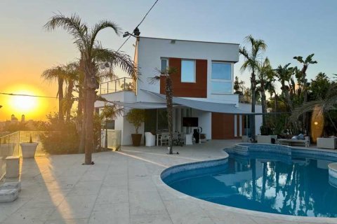 6 bedrooms Villa in Germasogeia, Cyprus No. 80781 5