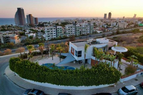 6 bedrooms Villa in Germasogeia, Cyprus No. 80781 2