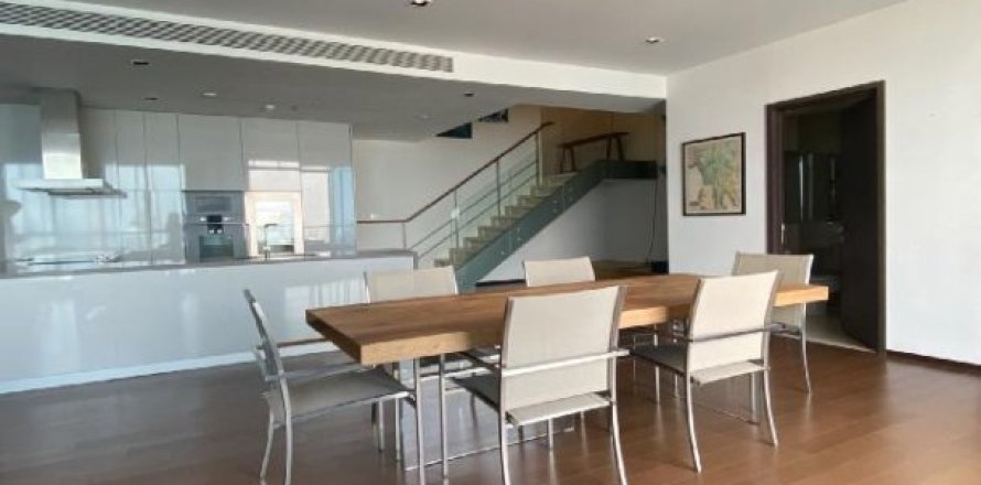 4 bedrooms Duplex in Bangkok, Thailand No. 97041