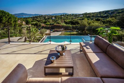 Дом с 5 спальнями в Гримо, Франция №76718 2